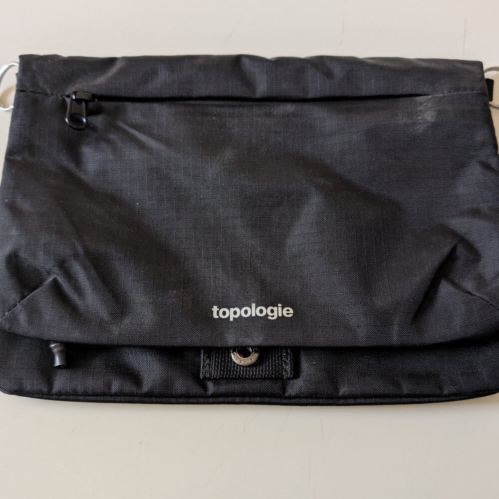 Black Topologie Flat Sacoche